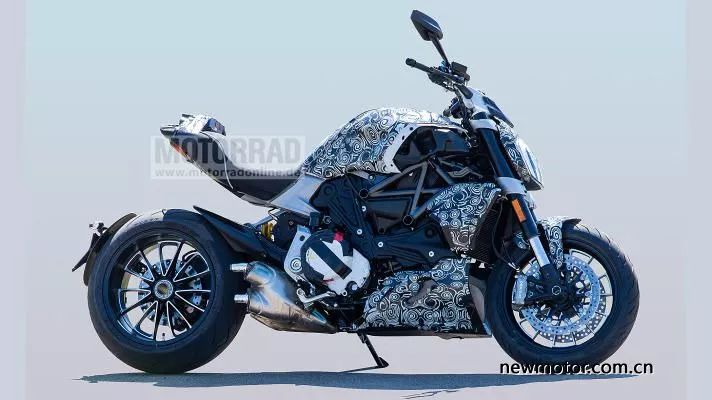 实拍2018款杜卡迪大魔鬼霸气十足,2023款杜卡迪大魔鬼1260s