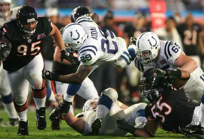 中国男性正走向女性化,中国男人引体向上