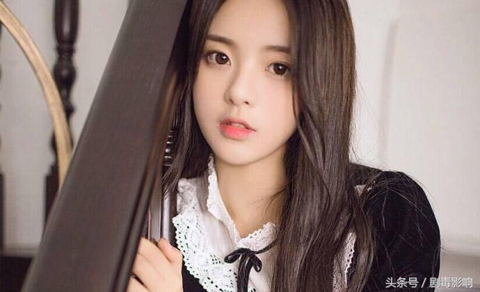 杨超越吐痰上热搜是什么梗,杨超越随地吐痰被网友吐槽