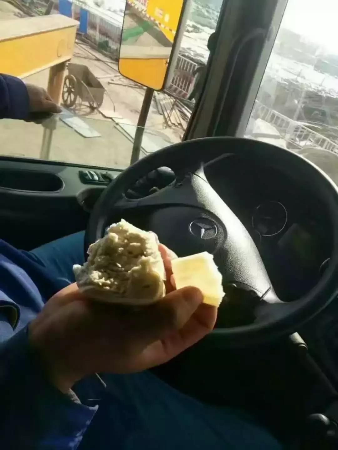 残酷的现实生活的无情感到绝望,残酷的现实叫人无奈