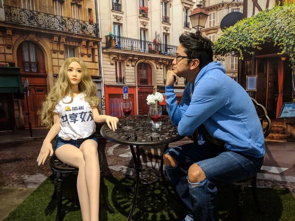 国内出了全球第一款“共享女友”，竟然被老外收藏进博物馆？