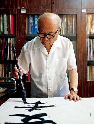 欧阳中石的行书立轴成交价,欧阳中石五言书法对联作品欣赏