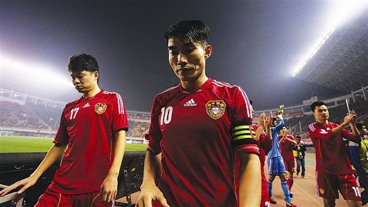 14亿人的中国，为何找不到足球踢得好的十一个男子足球运动员？