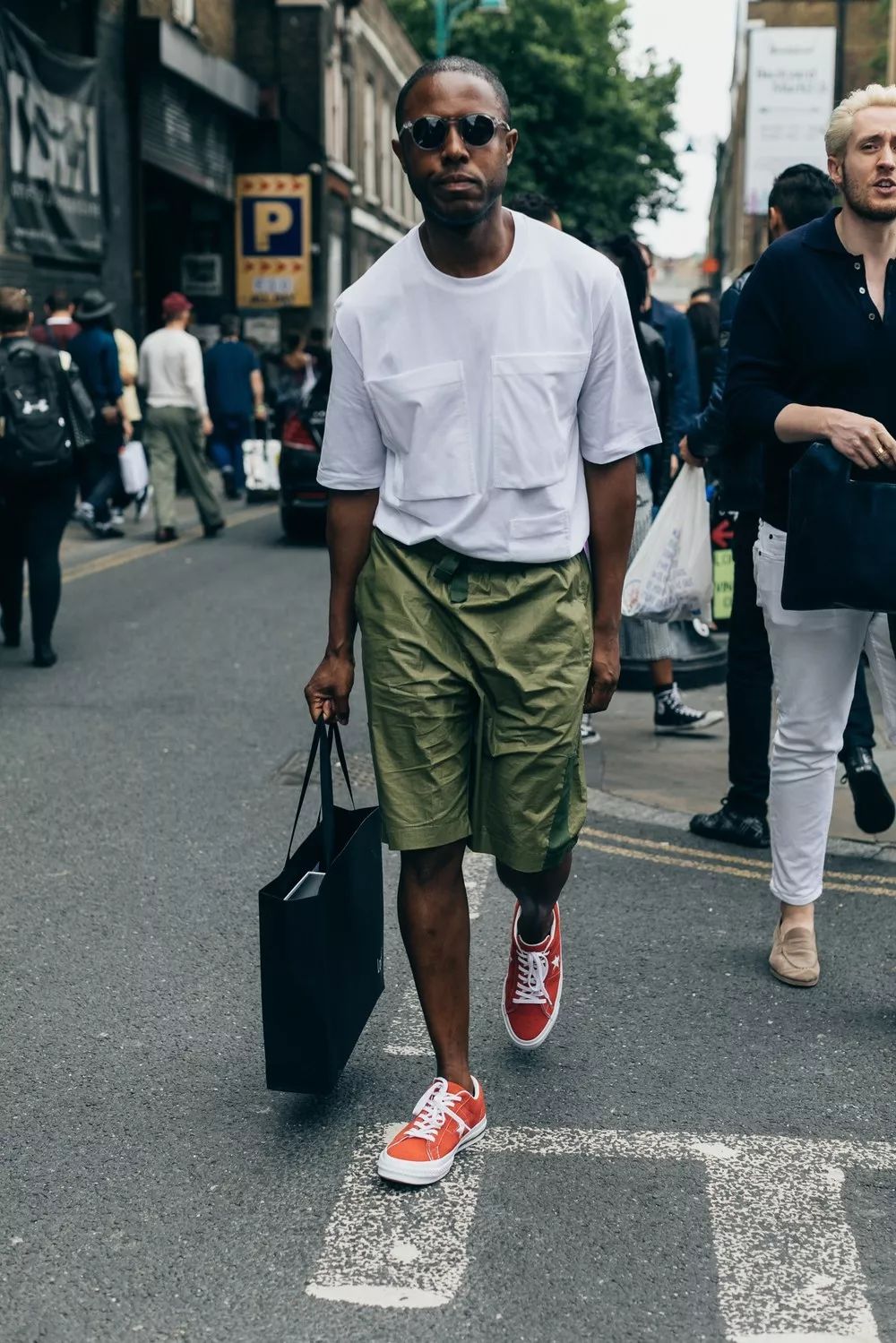 鞋圈娴妃Converse复宠了，麦莉甜茶美渣纷纷上脚！