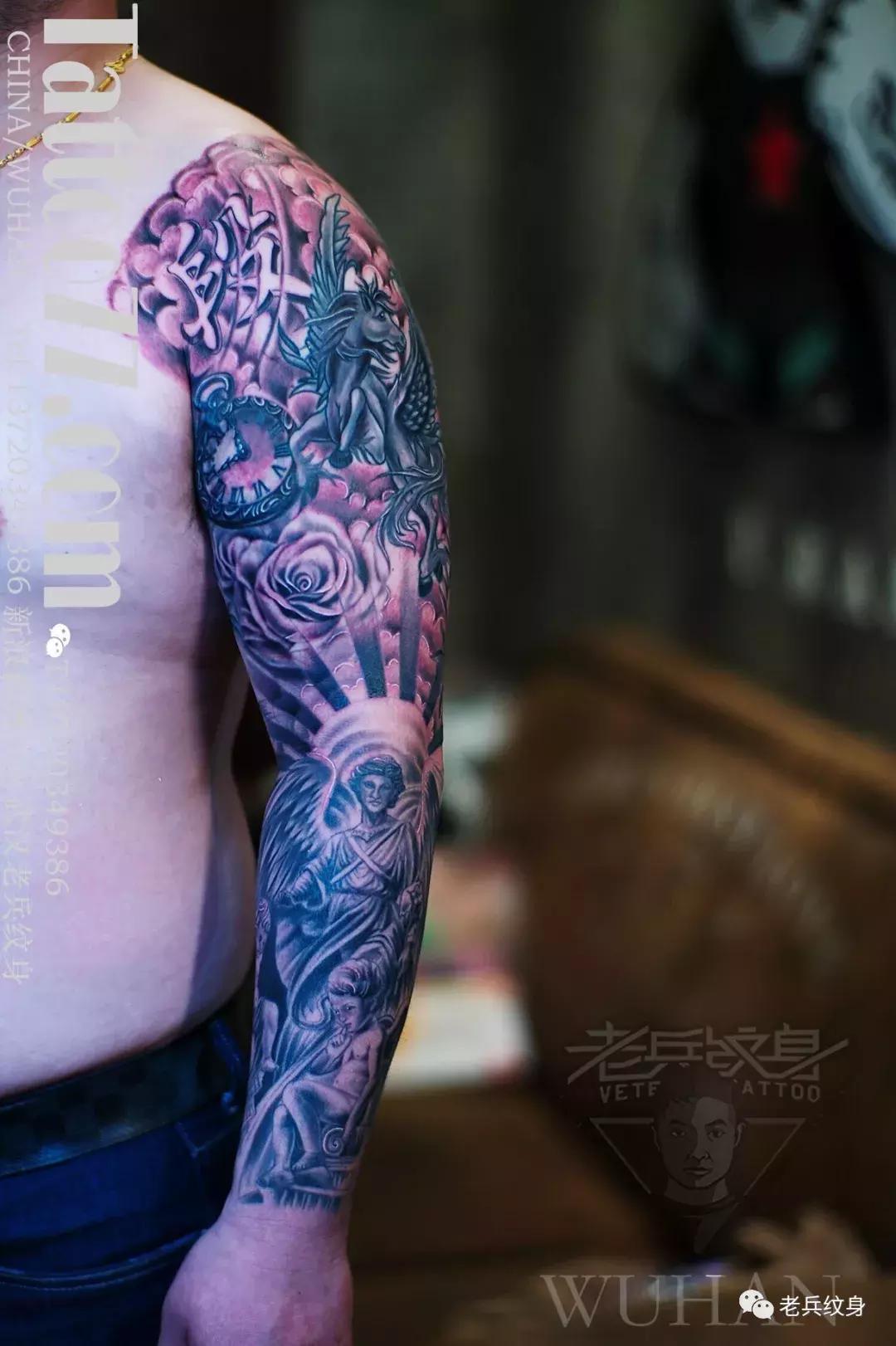 老兵纹身工作室师傅身上纹身,老兵纹身师