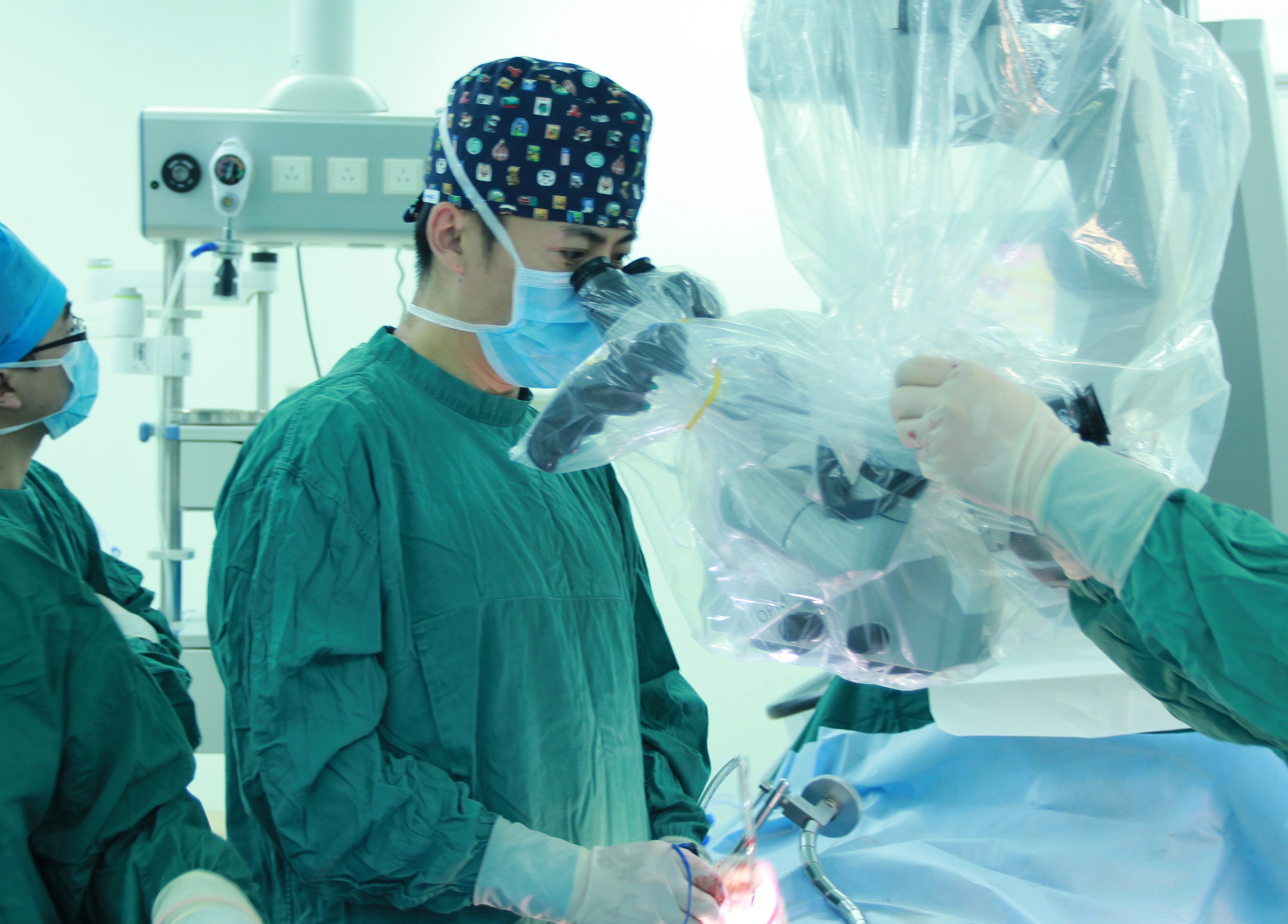 老年人腰椎滑脱保守治疗吃什么药,腰椎滑脱保守治疗还是手术好呢