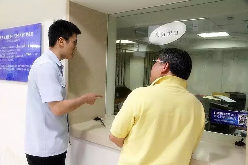 上海法院抓老赖强制执行现场,全国打击老赖解决执行难