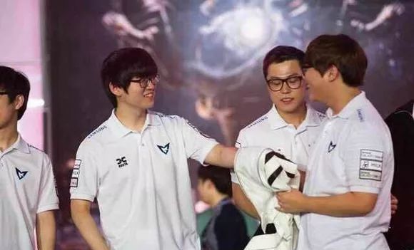 「PentaQ知乎问答」为什么电子竞技没有互赠鼠标垫等向对手致敬的行为?