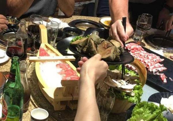 西虹市首富给足球道歉,西虹市首富沈腾离开足球队