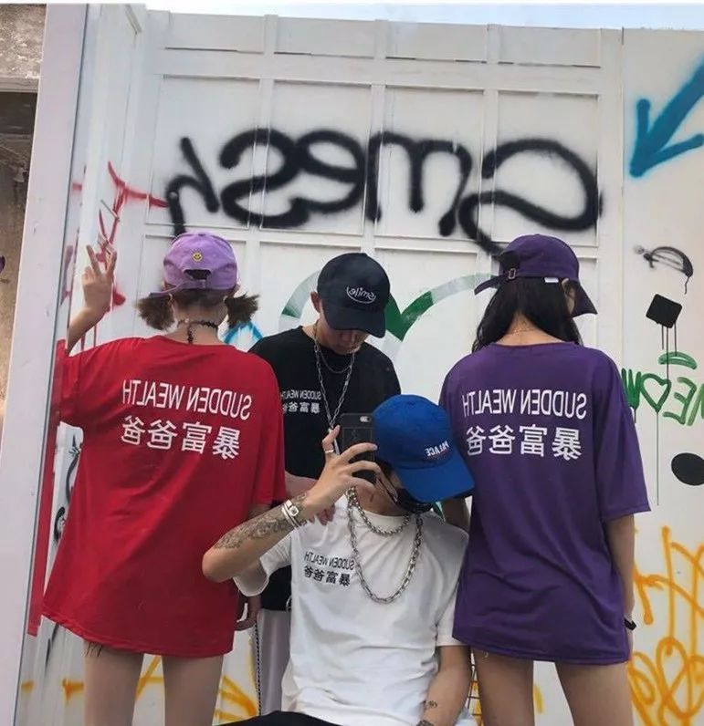 拼多多三亿人都在吐槽的视频,拼多多被列恶名网红市场