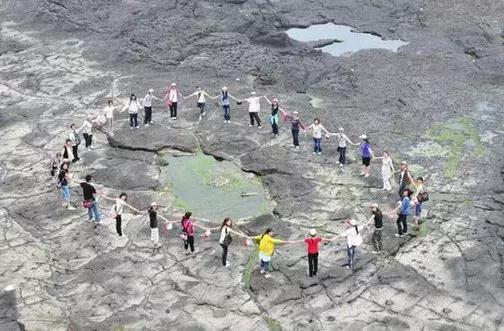 韩国济州岛是一座典型的火山岛,世界有名的火山岛