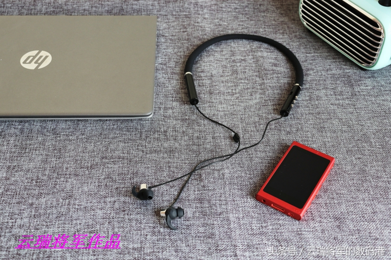 蓝牙耳机一会左耳一会右耳,蓝牙耳机一会响一会不响怎么回事