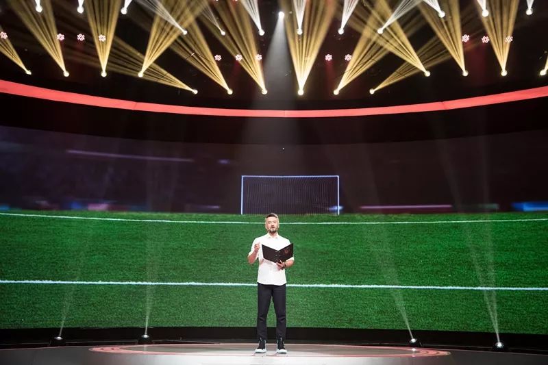 爱心帮扶助乡村学生圆足球梦,爱心善举托起足球梦