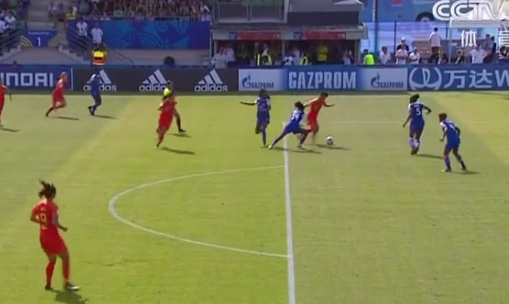 世界杯中国女足姑娘禁区内花式过人戏耍对手！这一招够国足学几年