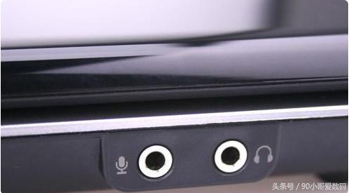 小哥今天和大家分享一点儿笔记本电脑与音箱的事儿