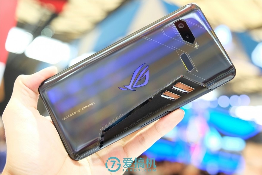 华硕rog游戏手机2上手视频,华硕游戏手机rog全套