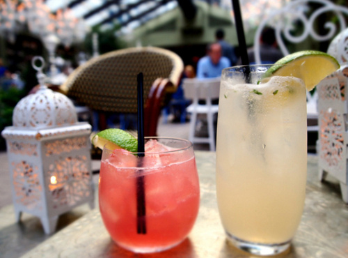 下巴腮帮子反复长痘痘怎么回事,下巴和脖子反复长痘痘怎么治好