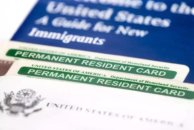 在美国居住7年可以合法拿绿卡吗,美国两年绿卡怎么申请