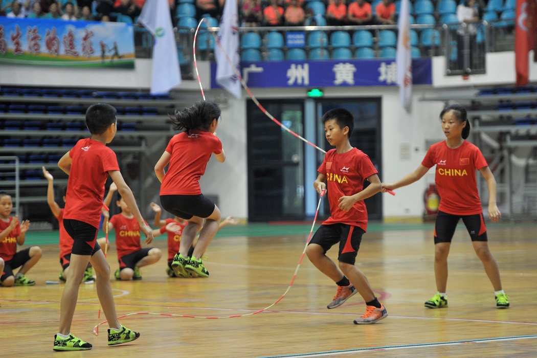 光速少年世界冠军1分钟跳绳393次,小学生1分钟跳绳世界冠军纪录