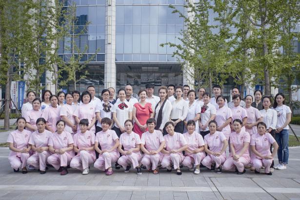 吴瑶：“三心”好护理长伴长相依