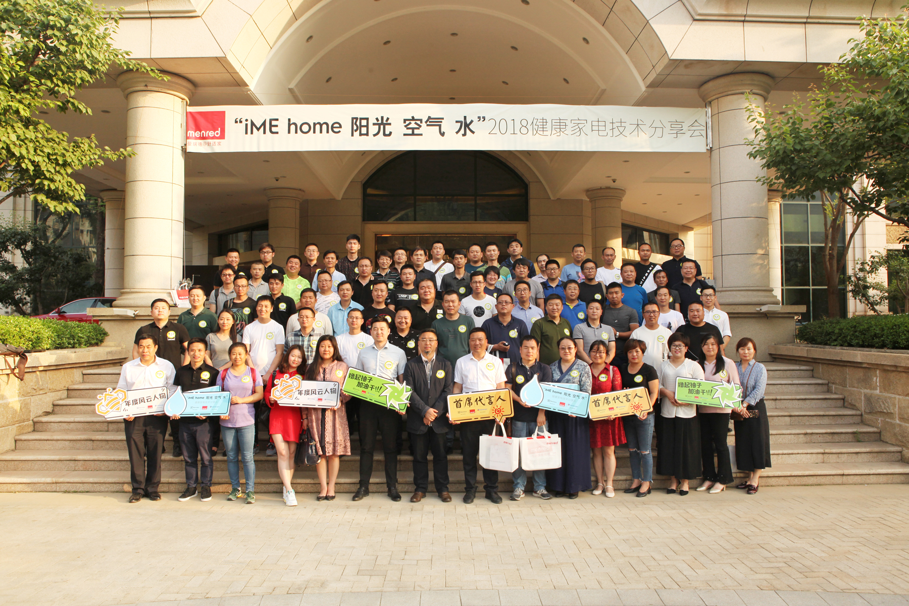 太skr，曼瑞德聘请十位“超级服务员”专门做这件事！