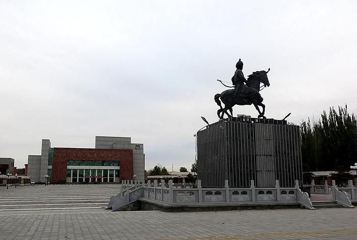 旅游随笔——敢把“情人”葬在身边的皇后