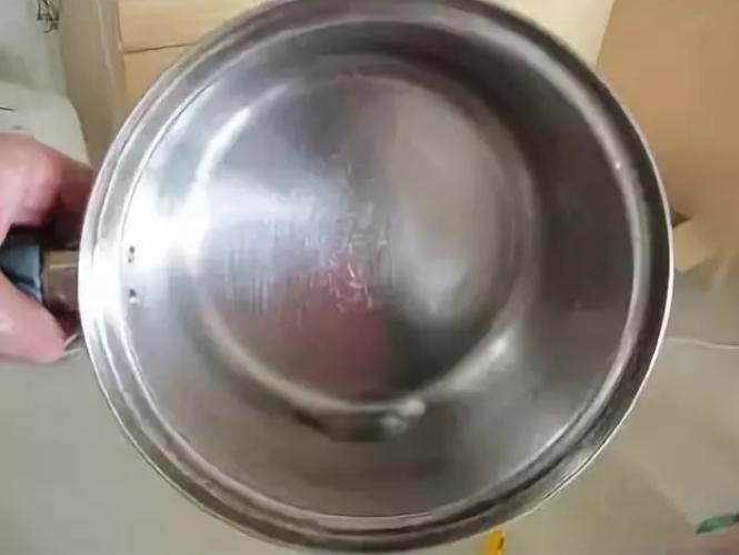 铁锅、铝锅、不锈钢锅……锅底烧糊怎么办？一招就能干净如新！