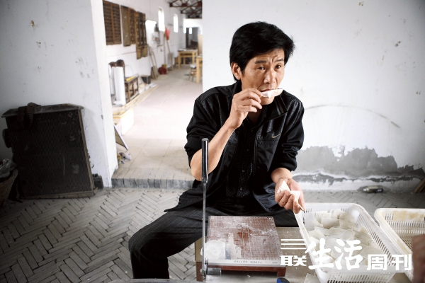 失传的手艺:许金海和他的蠡壳窗