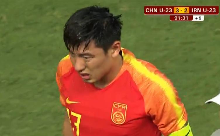 中国足球再现业余1幕:里皮眼中的郑智接班人停球竟5米远