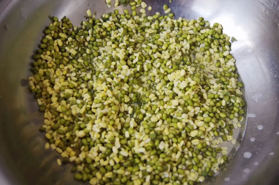 如何在家做入口即化的绿豆糕,入口即化的绿豆糕在家也能做