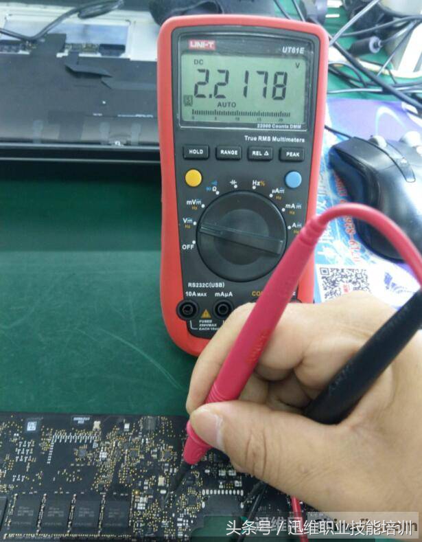 同行邮寄苹果笔记本，开机出现“带问号的文件夹”，大神一根线救活