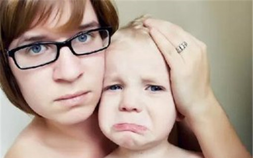 宝宝摔着头怎么判断有问题没,宝宝摔着了怎么处理