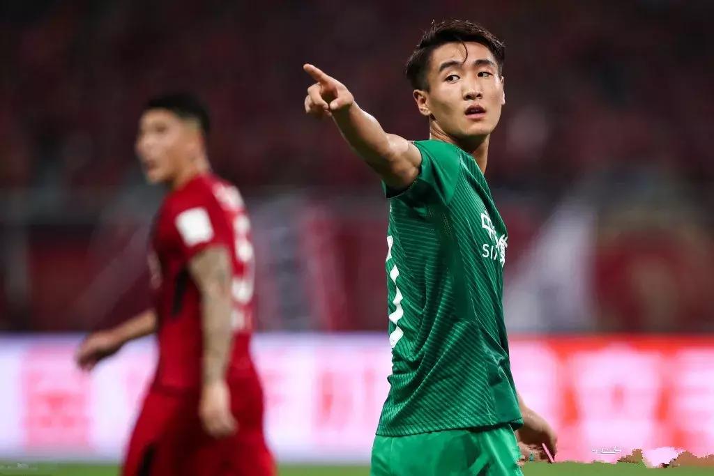 韦世豪马赛回旋进乌龙,韦世豪在半场马赛回旋