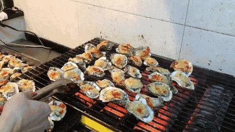 生蚝配什么一起最好吃,情侣吃什么美食比较好