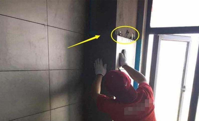 怎么在瓷砖上贴东西最坚固不掉,瓷砖怎么贴东西不易脱落