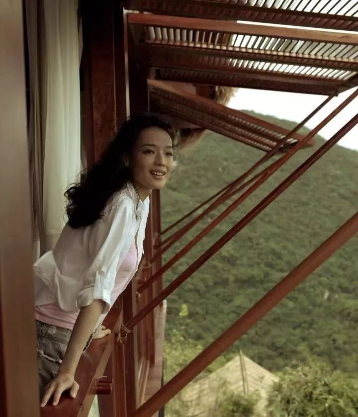 方脸明星舒淇眼线,舒淇蓝色眼妆