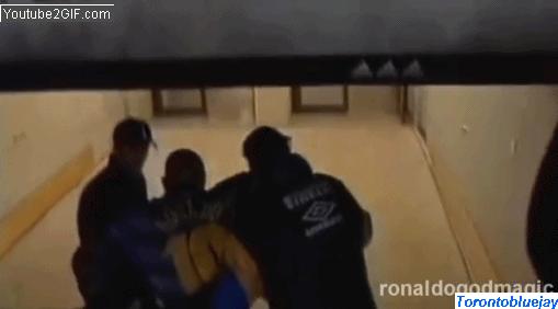 看清楚大罗生涯遭遇的恶劣犯规,罗纳尔多在意甲遭遇的恶意犯规