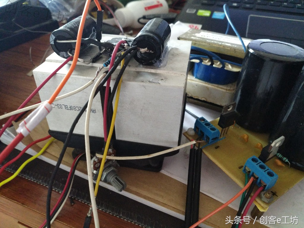 用lm3915芯片做100段音频频谱灯,lm3886t功放最佳供电电压是多少