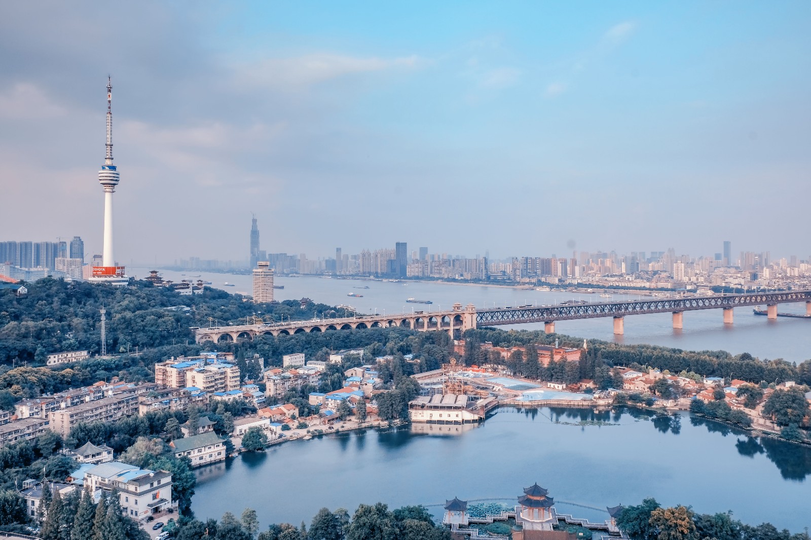 中国九大绝美的跨海大桥,国内首座公铁同层跨海大桥