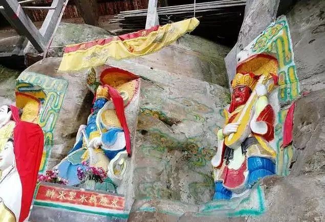 毁容式佛像修复,三代祖师佛像修复翻新