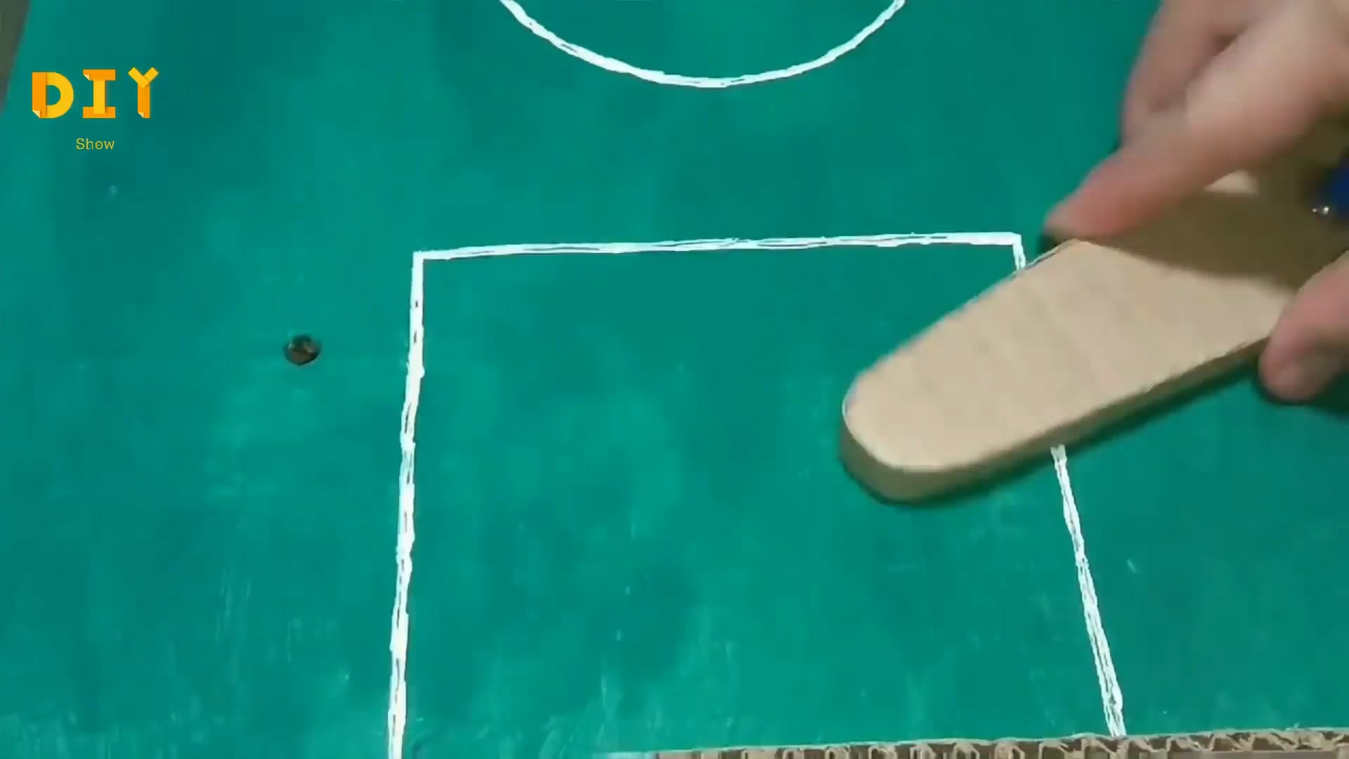 如何用磁铁做一个足球游戏机,纸板弹珠游戏机