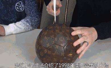 还记得你们吐槽过的Tiffany曲别针吗？王菲把它变成了耳环！