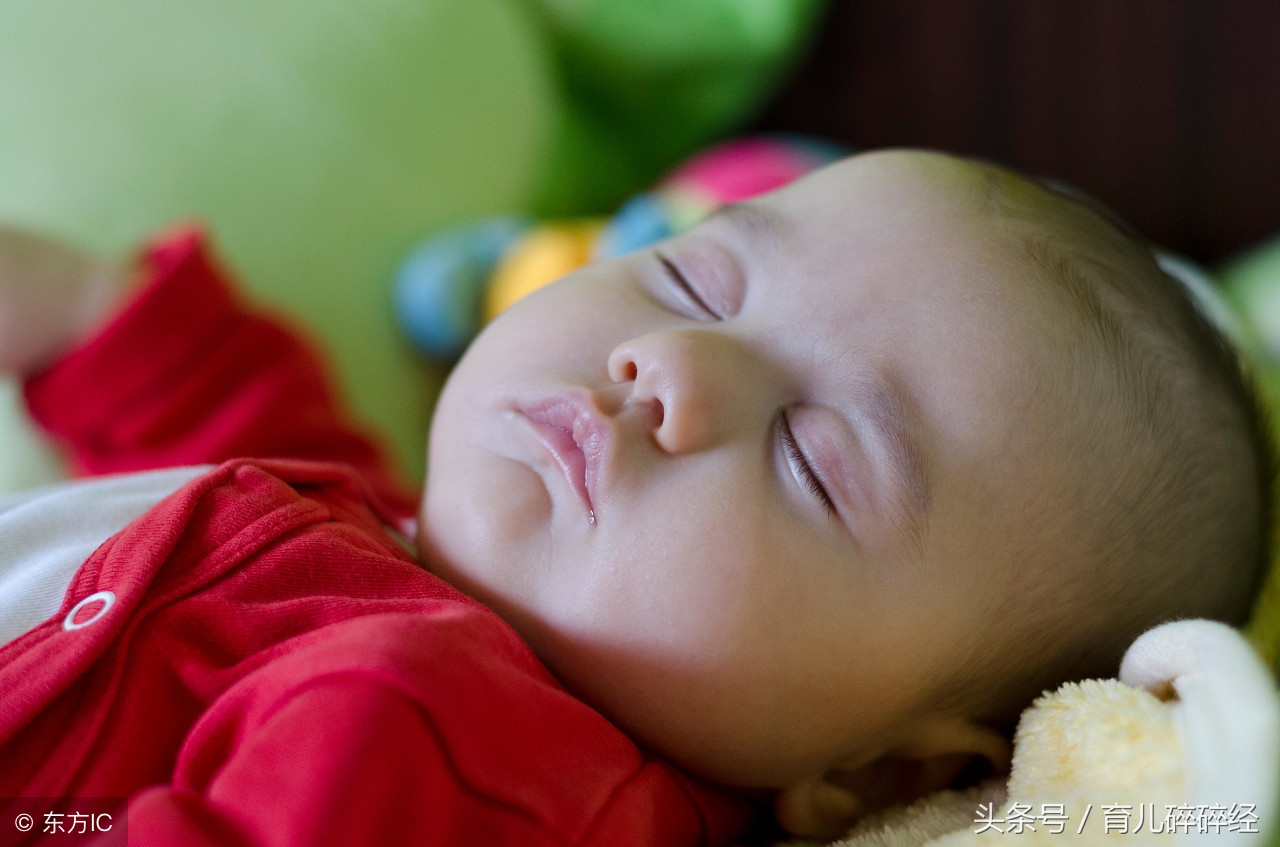 半岁宝宝睡眠少精神状态好,半岁的孩子睡眠不好怎么办