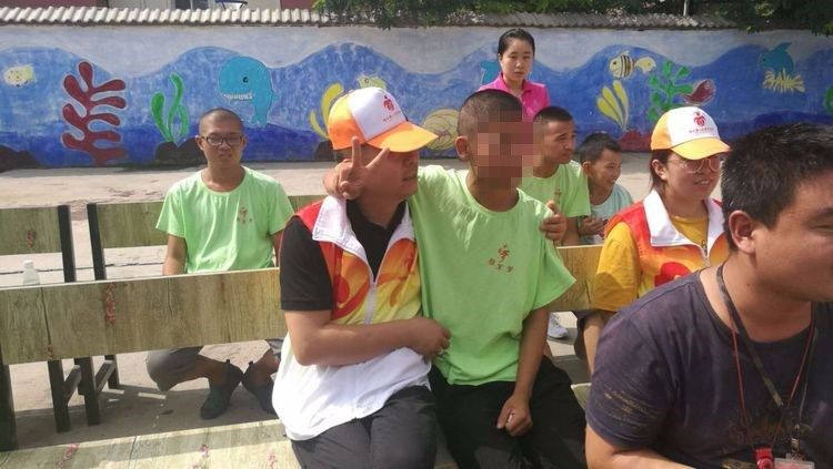 关爱聋哑伴智力障碍儿童,关爱残疾孩子