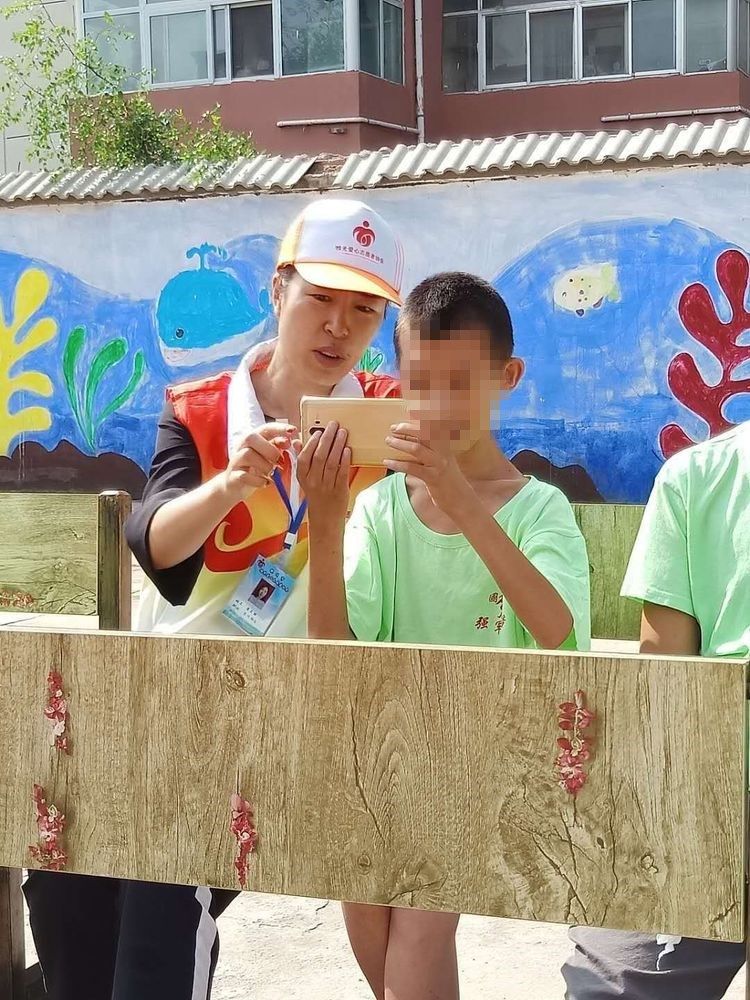 关爱聋哑伴智力障碍儿童,关爱残疾孩子