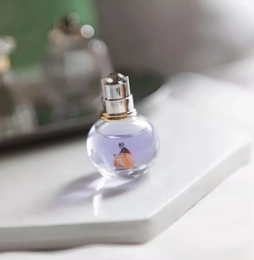 越是迷人的女人越危险,越迷人越危险的女人