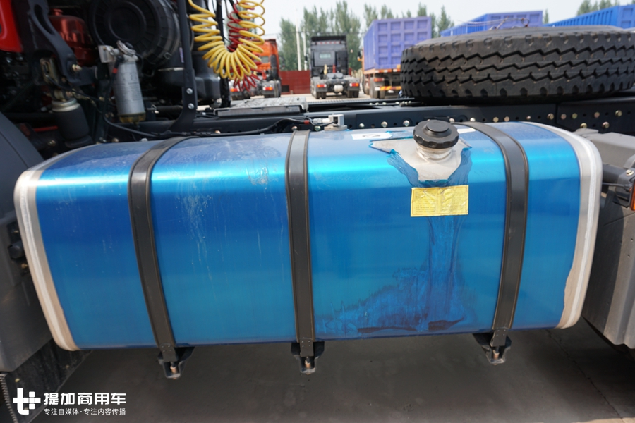 据说拉风叶大件都没有问题，这是国产重载卡车市场的又一悍将？