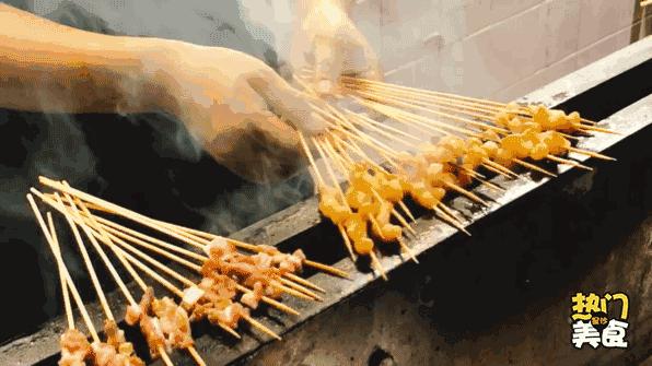 星沙这个老板竟把烧烤店开在远离闹市的偏僻之地，居然还火到不行