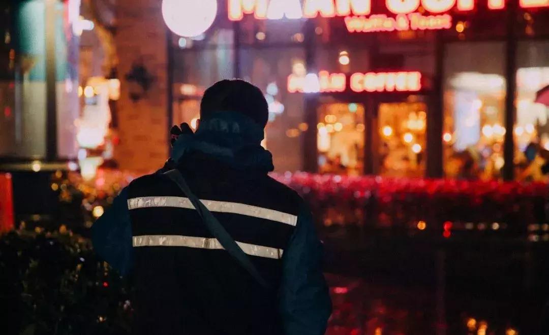 工资5000，还贷7000：深圳人的夜晚，其实比白天更忙