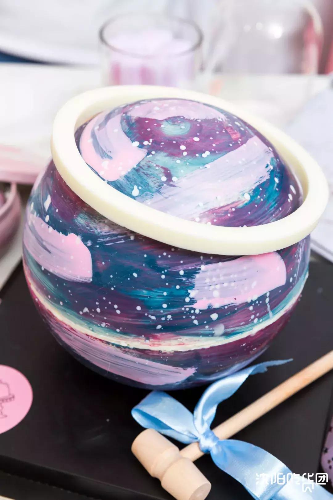 一口吞下宇宙!史上最“*力暴**”星空蛋糕,吃它得用锤子砸!